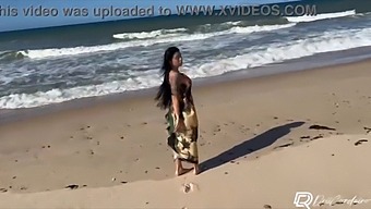 A Naughty Babe Fulfills A Fan'S Wish For Outdoor Sex Without A Condom In A Raw Video